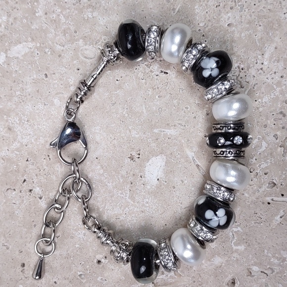 Bella Perlina Charm Bracelet - Picture 7 of 11